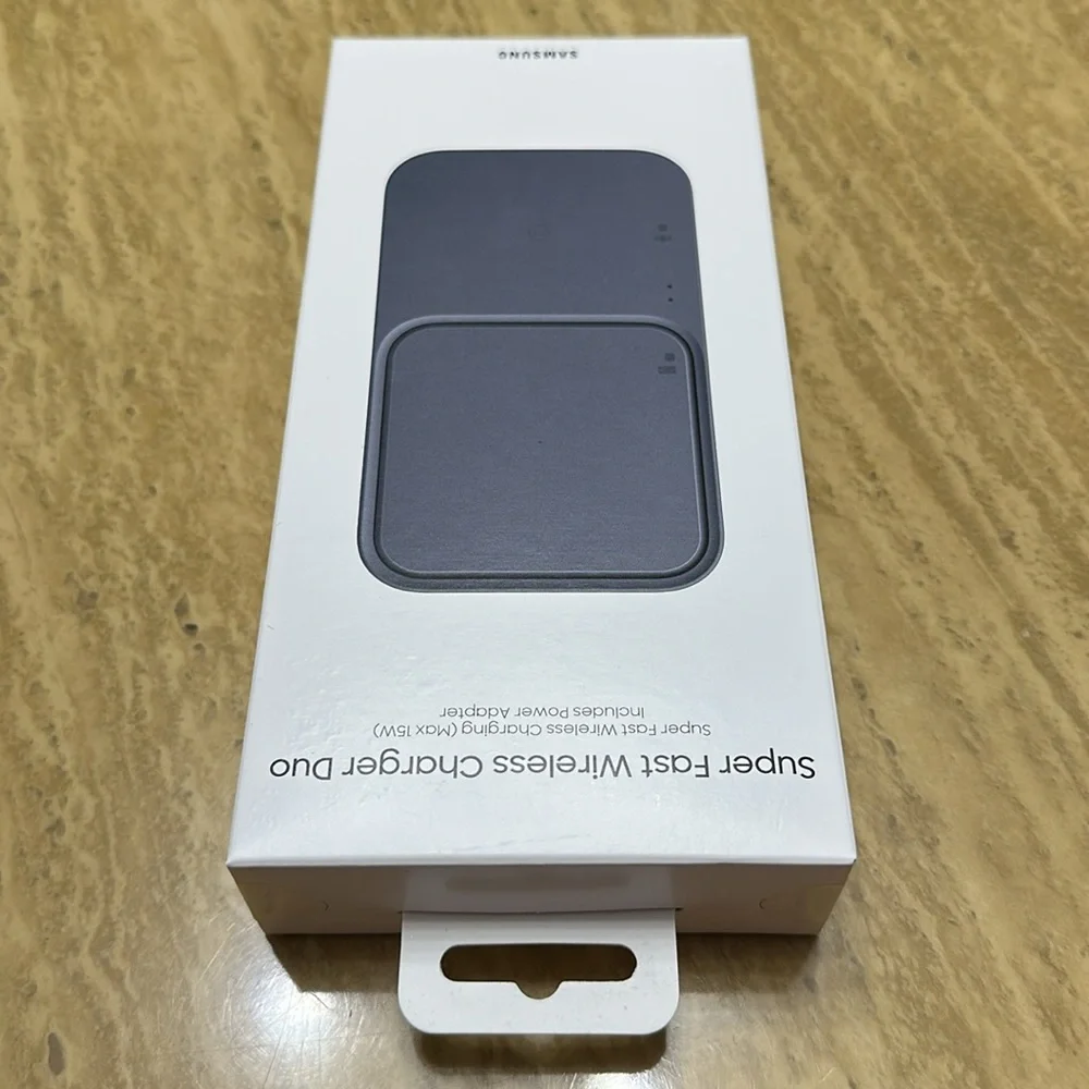 Samsung Super fast wireless charging max 15w Includes power adapter Never opened